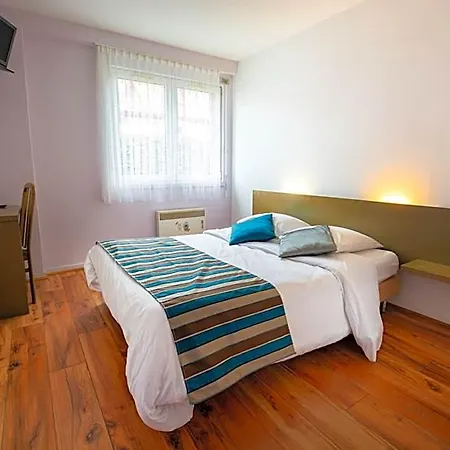 Contact Du Ladhof Hotell 2*